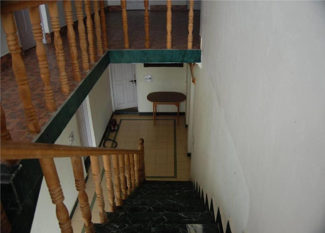 Calm Holiday Inn Srinagar  Exterior photo