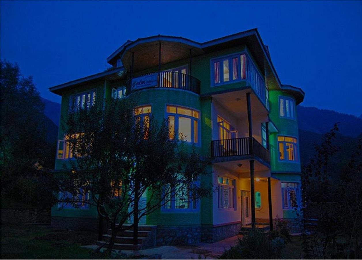 Calm Holiday Inn Srinagar  Exterior photo
